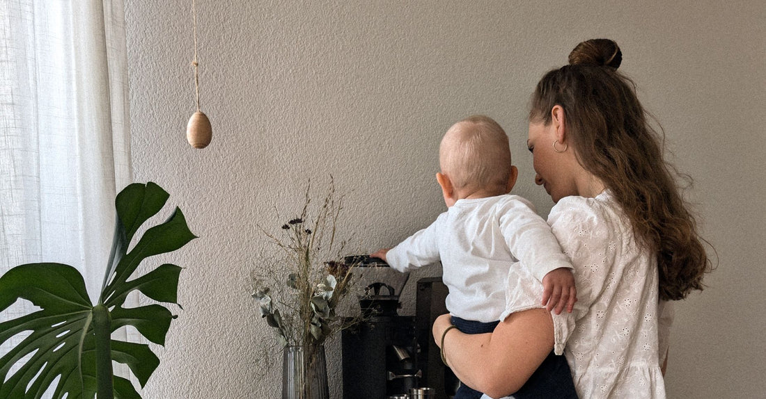 „Hilfe, mein Baby schläft nicht – und ich auch nicht!“: Wie Kaffee jungen Eltern nach Schlafentzug hilft (und manchmal nicht)