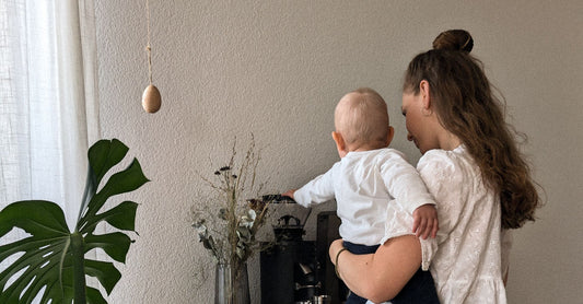 „Hilfe, mein Baby schläft nicht – und ich auch nicht!“: Wie Kaffee jungen Eltern nach Schlafentzug hilft (und manchmal nicht)